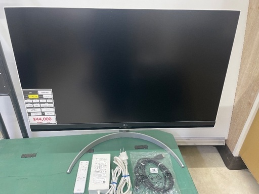 【トレファク足立扇店】4Kｽﾏｰﾄﾓﾆﾀｰ LG 32SQ730S 31.5ｲﾝﾁ 無線LAN内蔵 ﾘﾓｺﾝ付 HDMIｹｰﾌﾞﾙ付