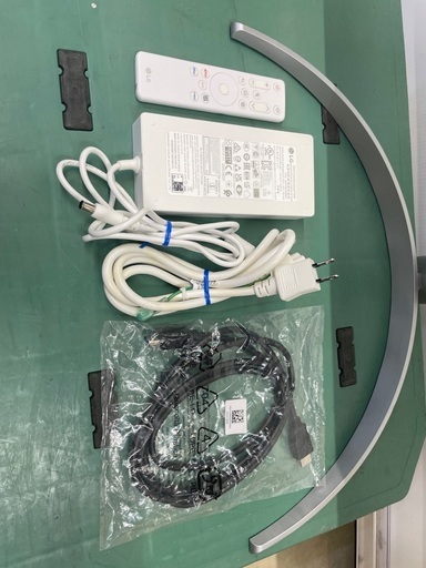 【トレファク足立扇店】4Kｽﾏｰﾄﾓﾆﾀｰ LG 32SQ730S 31.5ｲﾝﾁ 無線LAN内蔵 ﾘﾓｺﾝ付 HDMIｹｰﾌﾞﾙ付