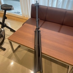 ダーツボードとスタンドの画像