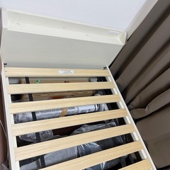 ニトリ　シングルこぼれ止め棚付きベッドフレーム(WW) の画像