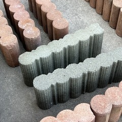 B252◇花壇用ブロック◇15個まとめて◇ガーデンブロック◇レンガ色 セメント色の画像