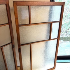 最終15日 昭和20年代 食器棚 引き戸　型板ガラス 木枠 建具60×106cm｜2枚セットの画像