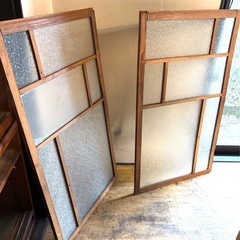 最終15日 昭和20年代 食器棚 引き戸　型板ガラス 木枠 建具60×106cm｜2枚セットの画像