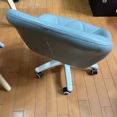キャスター付き　チェア　の画像