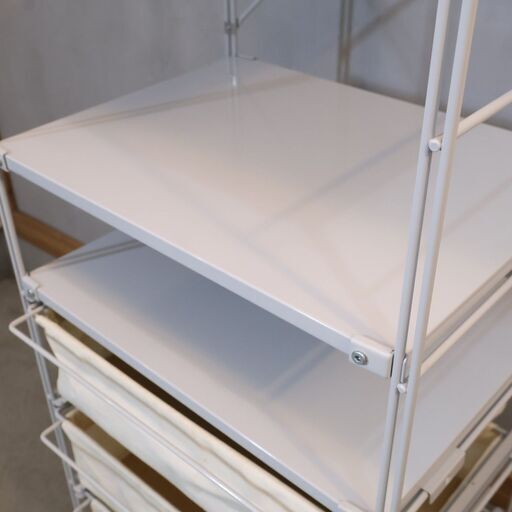 無印良品(MUJI)のスチール5段帆布バスケット付きユニットシェルフ。1人暮らしの1ROOMにも最適♪インダストリアルモダンなインテリアのアクセントにもおススメのラックです♪