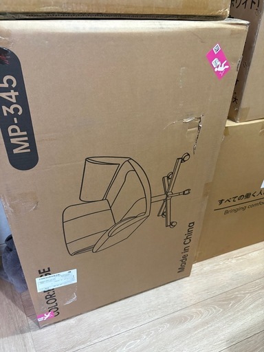 決定【新品未開封】あぐらチェア オフィスチェア PUレザー デスクチェア 90°-180°5段階調整可能なアームレスト 座面広い 疲れない 椅子