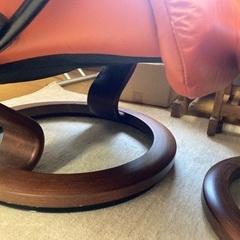 オットマン付きチェアの画像