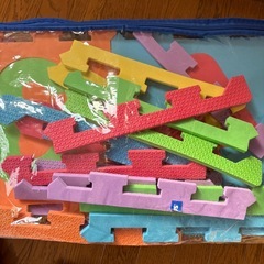 子供用ジョイントマット　パズルマット　アルファベットの画像