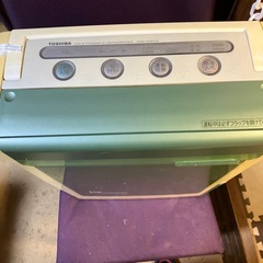 東芝の除湿乾燥機（RAD-63DYX）の画像