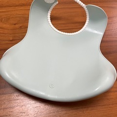 【大人気】ベビージョルン 食事用スタイ　の画像