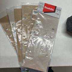 石2602-0277 マキタ　電動仕上げサンダー　通電確認済み　サンディングペーパー付き　中古の画像