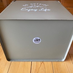 スチール製クーラーボックスの画像