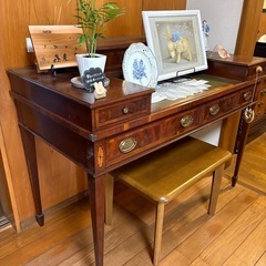 アンティーク　テーブルの画像