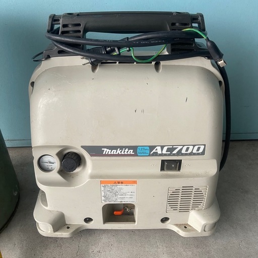 電動工具 マキタ makita エアコンプレッサ 一般圧  AC700 ノズル　ホース付き
