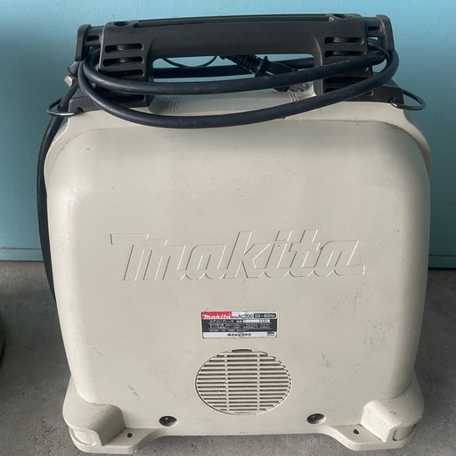 電動工具 マキタ makita エアコンプレッサ 一般圧  AC700 ノズル　ホース付き