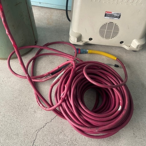 電動工具 マキタ makita エアコンプレッサ 一般圧  AC700 ノズル　ホース付き