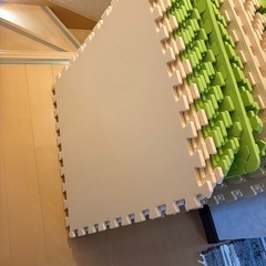 滑り止め　ベビーマット32枚　新品　　大きなサイズの画像