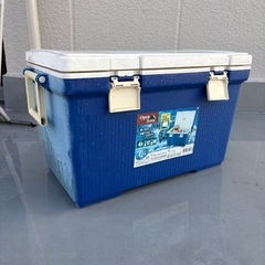 クーラーボックス　キャンプの画像