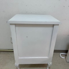 アンティークキャビネットの画像