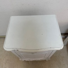 アンティークキャビネットの画像