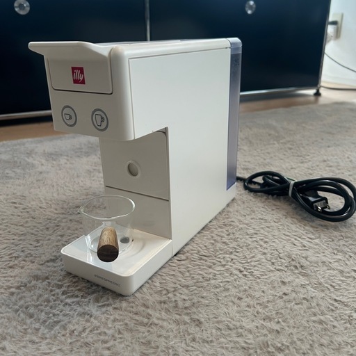 美品/illy エスプレッソマシン Y3.3 ホワイト イリー　コーヒーメーカー