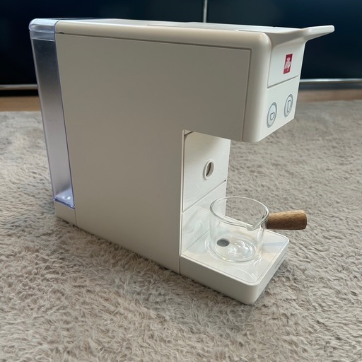 美品/illy エスプレッソマシン Y3.3 ホワイト イリー　コーヒーメーカー