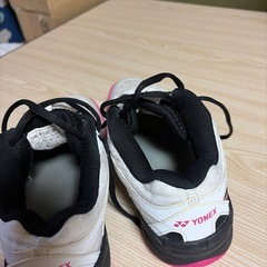 ヨネックスバドミントンシューズ24センチの画像
