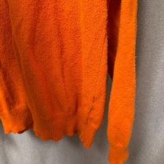 GU オレンジ　ニットの画像