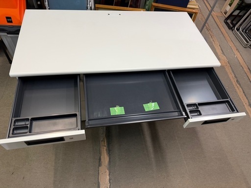 実売7万　プラス　両袖机　幅140 奥70 高さ70cm フラットライン