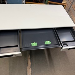 実売7万　プラス　両袖机　幅140 奥70 高さ70cm フラットラインの画像