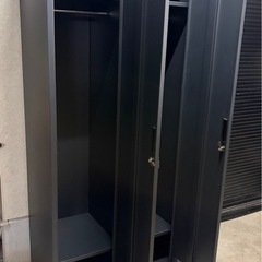 スチールロッカー1台のみ　収納　キャビネット　ガレージに。掃除用具　インダストリアルの画像