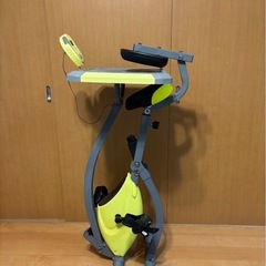 デスク付きエアロバイクの画像