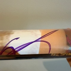 岡田纱佳本人のサイン入り掛けカレンダーの画像