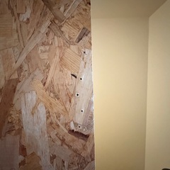 【0円・無料】DIY資材に！OSB合板（サブロク板）8枚+αまとめて ※穴・ビス跡ありの画像