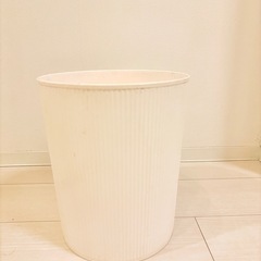 ゴミ箱の画像