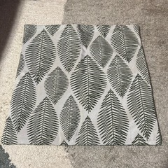 ニトリ クッションカバー 2枚の画像