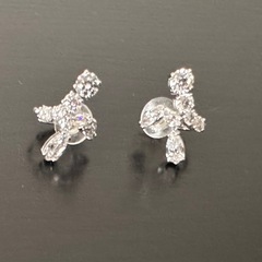 SWAROVSKIイヤーカフの画像