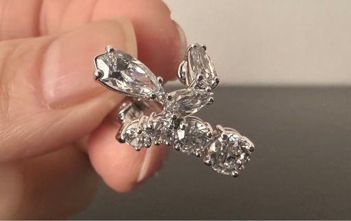 SWAROVSKIイヤーカフ