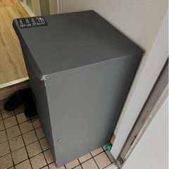 PYKES PEAK 宅配ボックス 宅配BOX 置き配 組み立て不要 おしゃれ 盗難防止 両開扉 簡単設置 ポスト 郵便受け ガンメタルグレーの画像