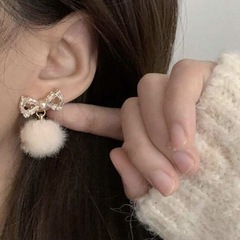 【新品未使用品】ピンク ファー リボン ビアスの画像