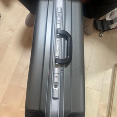 スーツケース　グレー　鍵なしの画像