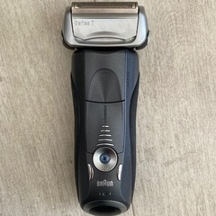 ブラウンSeries7 電気シェーバー 洗浄充電器付きの画像