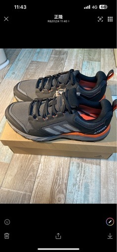 adidas、スニーカー。未使用品。
