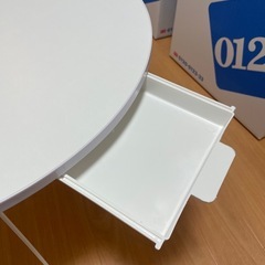 折りたたみテーブルの画像