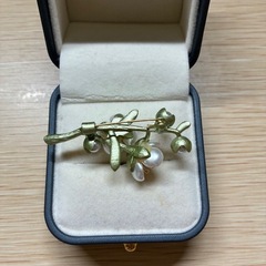 新品　ジャスミンブローチの画像