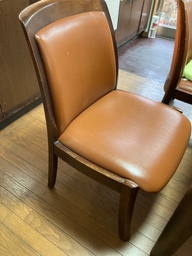 ダイニングテーブルと椅子セット