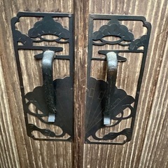 古く味のある木製の引き出し3段　チェスト　桐箪笥　タンス　古家具　古民家の画像