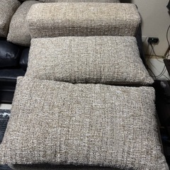 2月中に引き取り決まらなければ、処分します。カウチソファ持って行ってくれる方がいれば差し上げます。の画像