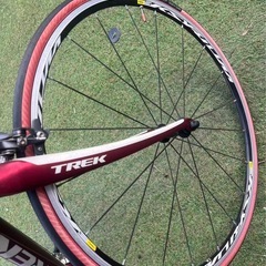 TREKロードバイクの画像