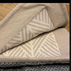 美品　ナチュラル　ベージュ系　幾何学模様 ベージュラグ フリンジ付きの画像